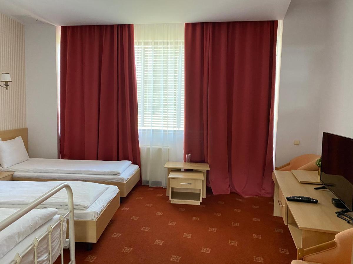 Hotel Andy Km 36 บูคาเรสต์ ภายนอก รูปภาพ