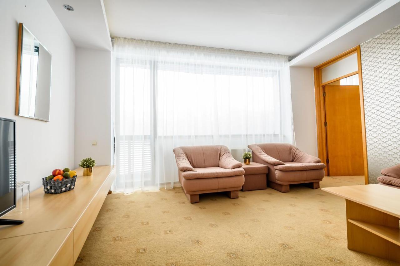 Hotel Andy Km 36 บูคาเรสต์ ภายนอก รูปภาพ