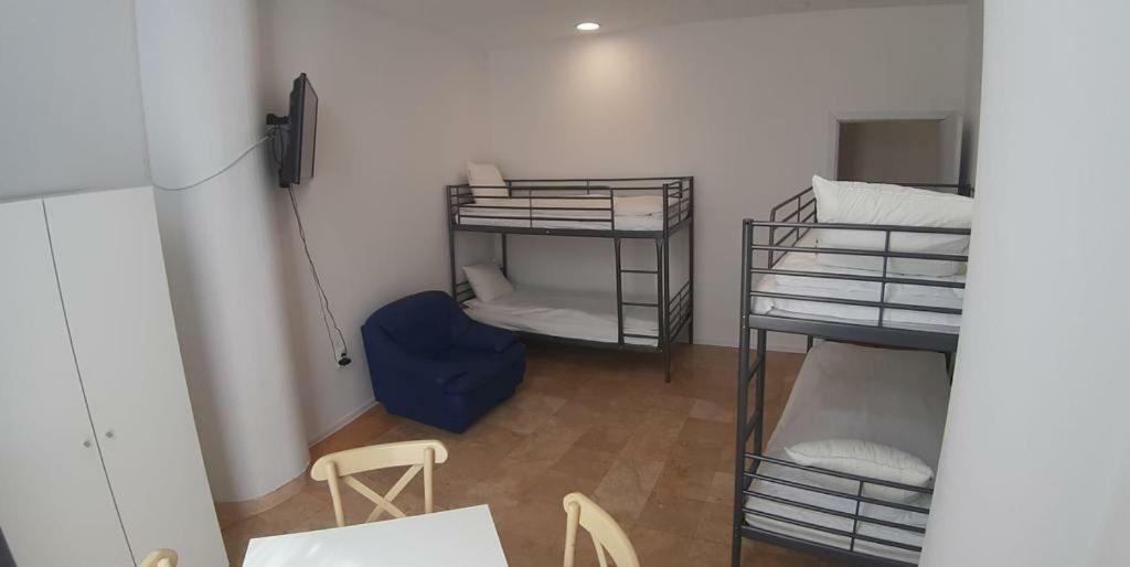 Hotel Andy Km 36 บูคาเรสต์ ภายนอก รูปภาพ